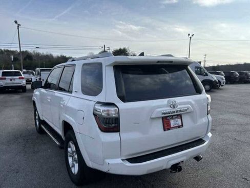 Used 2017 Toyota 4Runner SR5 RWD image 2