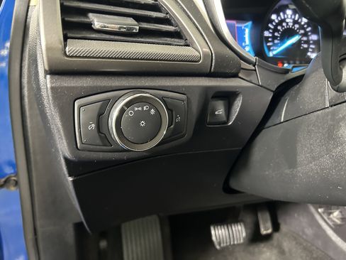 Used 2020 Ford Fusion SE FWD image 18