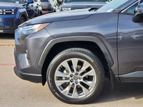 Used 2023 Toyota RAV4 XLE Premium image 9