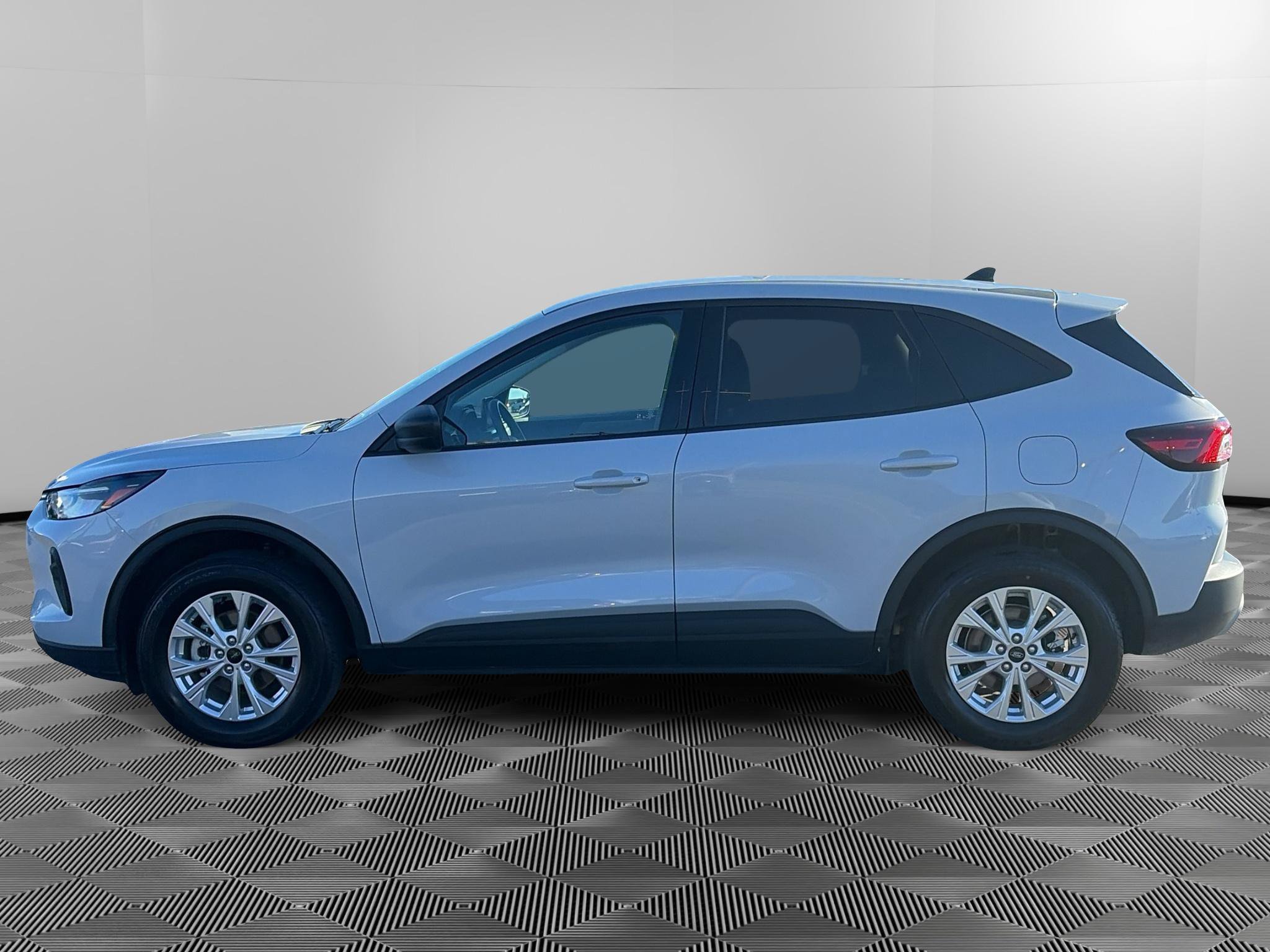 Used 2025 Ford Escape Active AWD/4WD image 4