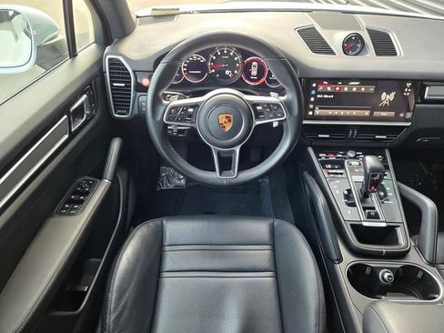 Used 2022 Porsche Cayenne Platinum Edition image 13