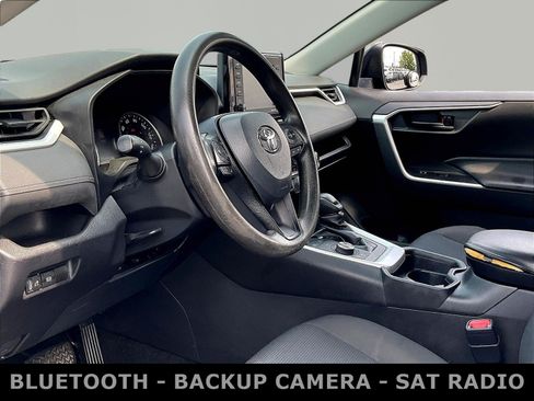 Used 2020 Toyota RAV4 LE AWD/4WD image 17