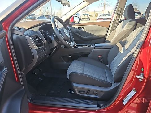 Used 2023 Nissan Rogue SV image 7