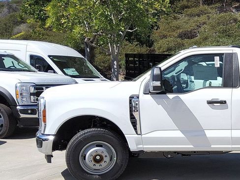 New 2026 Ford F350 XL w/ XL Chrome Package RWD image 18