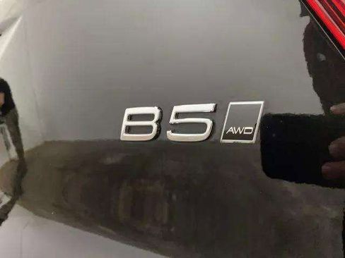 Used 2025 Volvo XC40 B5 Plus image 89