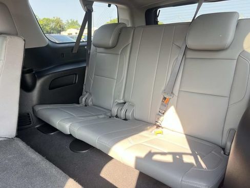 Used 2019 Chevrolet Suburban LT AWD/4WD image 18