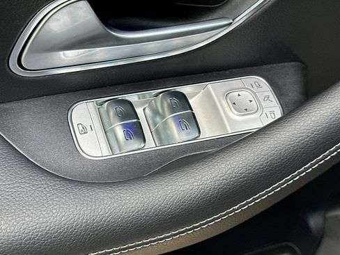 Used 2025 Mercedes-Benz GLE 450e 4MATIC image 13