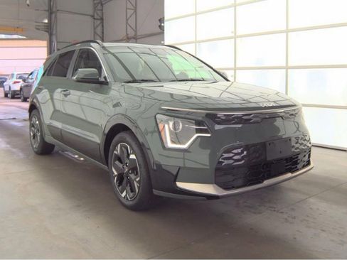 Used 2023 Kia Niro Wind w/ Wind Preserve Package FWD image 4