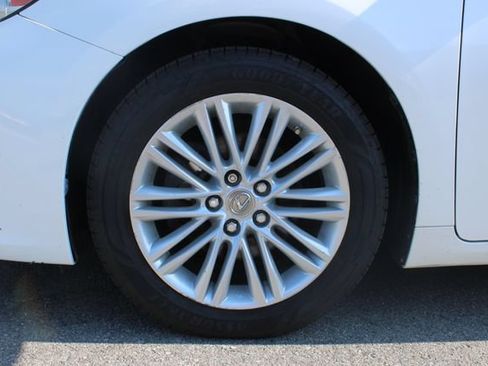 Used 2013 Lexus ES 350 w/ Luxury Pkg FWD image 35