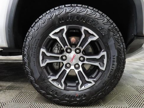 Used 2025 GMC Canyon AT4 w/ Technology Plus Package image 8