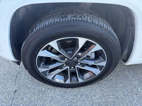 Used 2024 Jeep Grand Cherokee Overland w/ Trailer Tow Package image 29