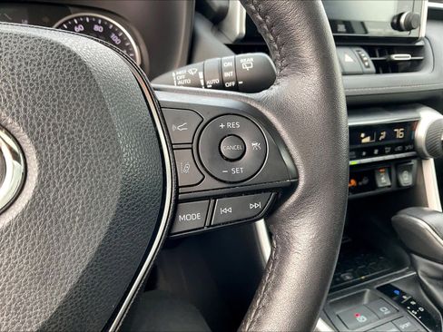 Used 2020 Toyota RAV4 XLE Premium image 20