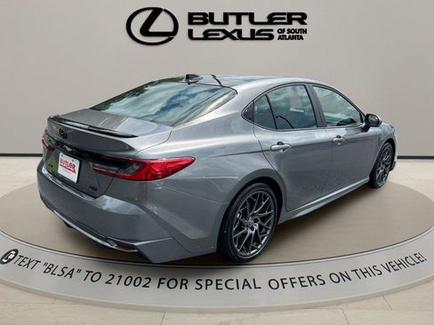 Used 2025 Toyota Camry XSE FWD image 5