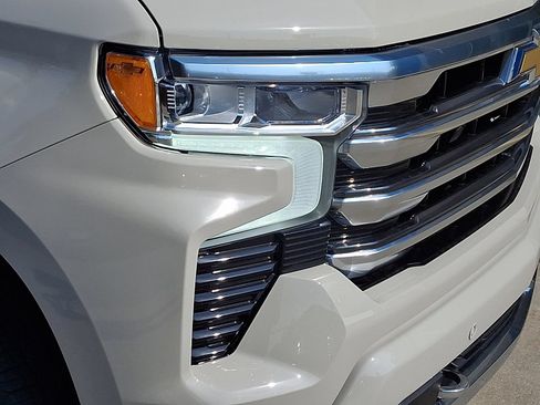 New 2026 Chevrolet Silverado 1500 High Country AWD/4WD image 9