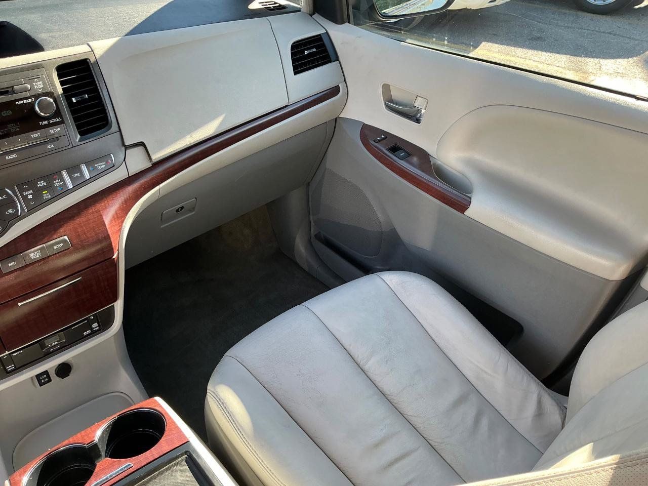 Used 2012 Toyota Sienna AWD image 18