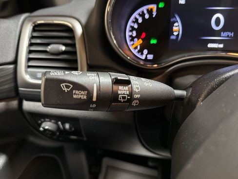 Certified 2020 Jeep Grand Cherokee Altitude image 19