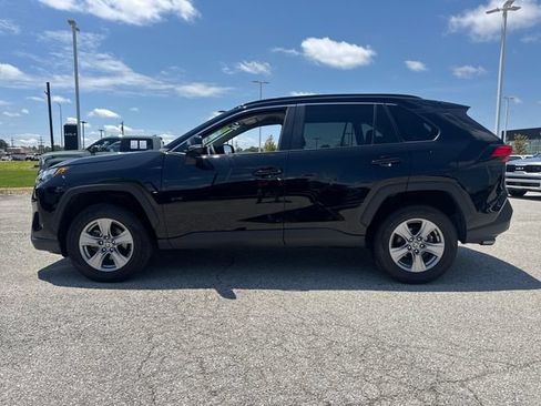 Used 2025 Toyota RAV4 XLE AWD/4WD image 3
