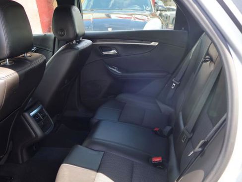 Used 2017 Chevrolet Impala LT w/ Convenience Package FWD image 22