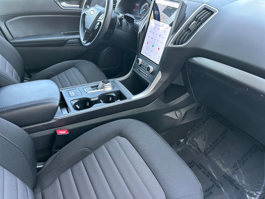 Used 2024 Ford Edge SE w/ Black Appearance Package AWD/4WD image 19