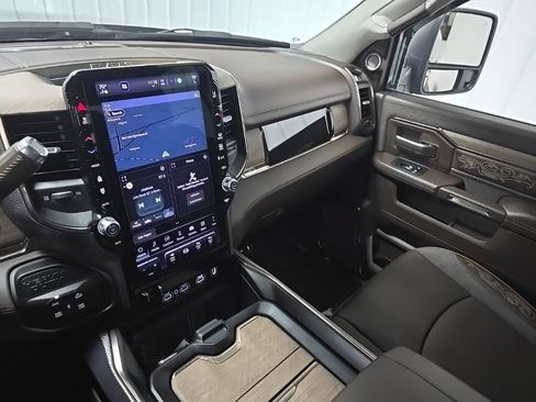 Used 2025 RAM 2500 Limited AWD/4WD image 24