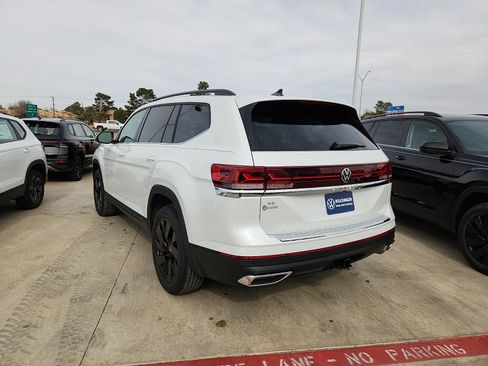 New 2026 Volkswagen Atlas SE image 5
