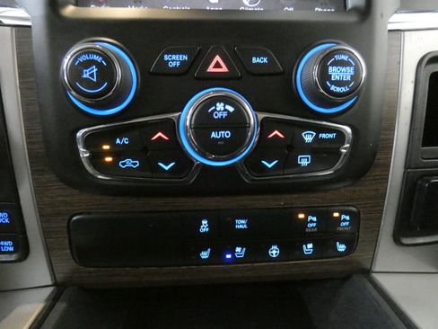 Used 2017 RAM 1500 Laramie w/ Convenience Group AWD/4WD image 17
