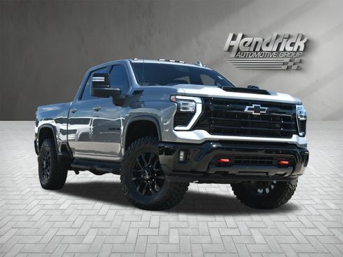 Used 2025 Chevrolet Silverado 2500 LTZ w/ LTZ Plus Package AWD/4WD image 2