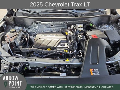 Used 2025 Chevrolet Trax LT image 14