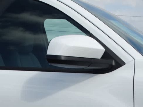 Used 2025 Toyota Tacoma SR5 image 7