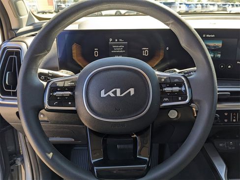 Certified 2025 Kia Sorento LX image 29