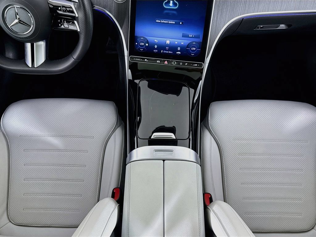 Used 2025 Mercedes-Benz C 300 Sedan image 16