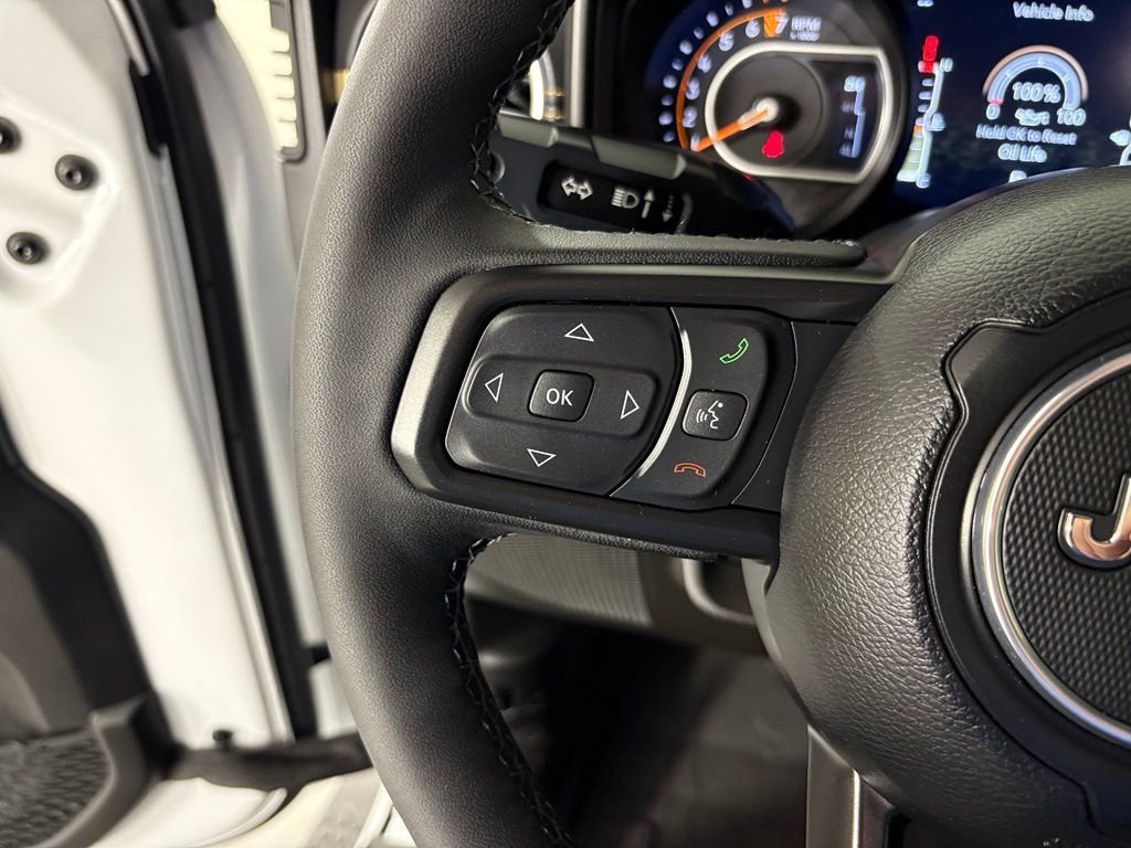 Used 2025 Jeep Gladiator Sport AWD/4WD image 19