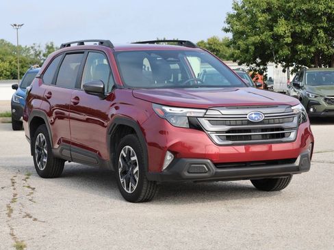 Used 2025 Subaru Forester Premium AWD/4WD image 4