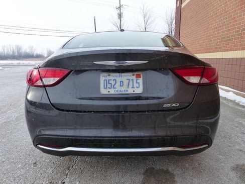 Used 2016 Chrysler 200 Limited w/ Convenience Group image 8