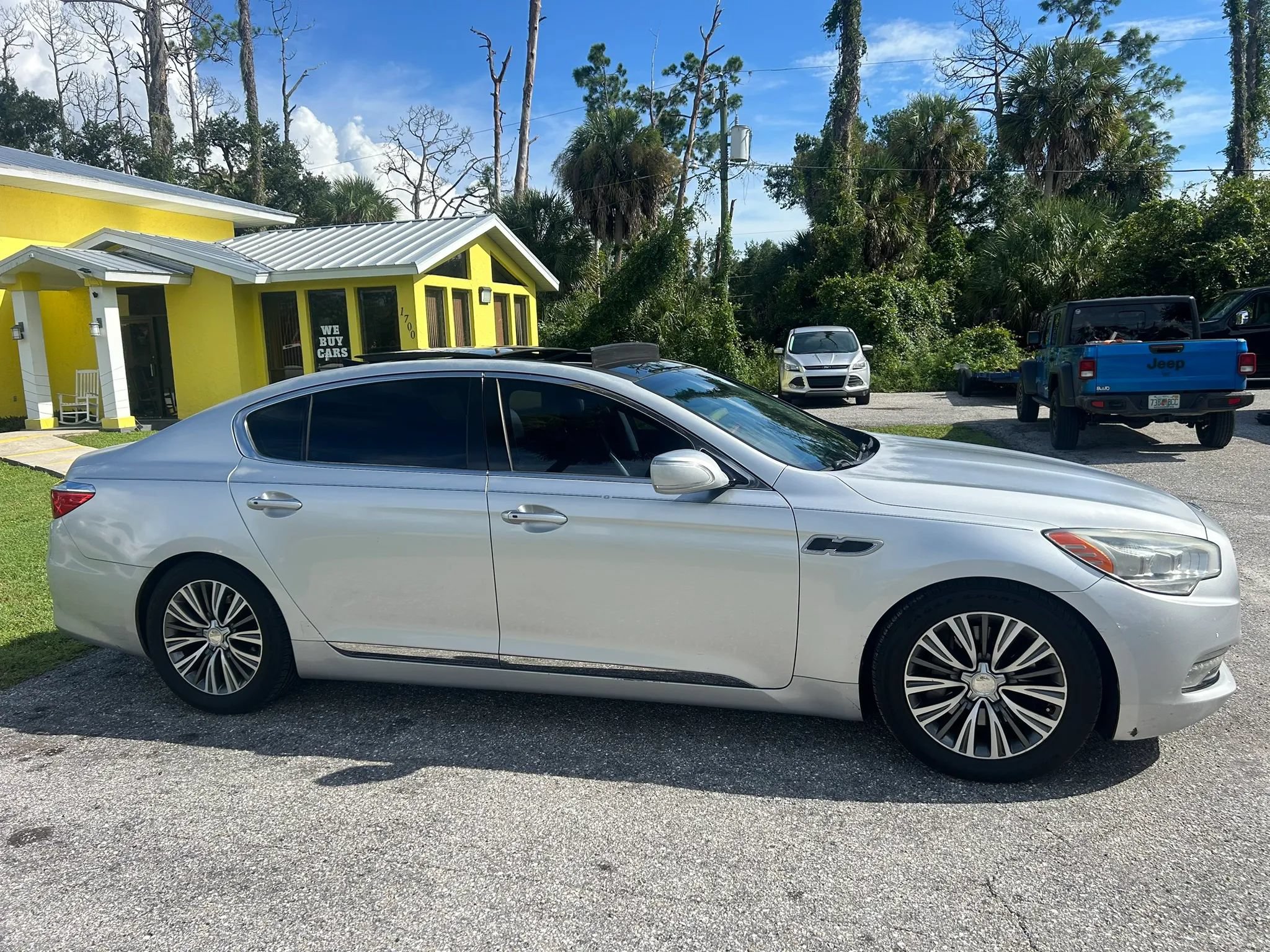Used 2016 Kia K900 Luxury RWD image 3