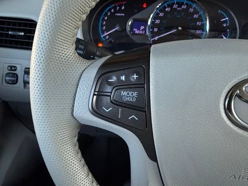 Used 2014 Toyota Sienna XLE FWD image 19