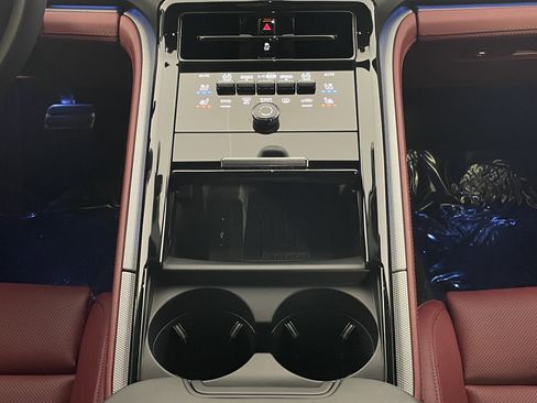 Used 2025 Porsche Panamera image 20