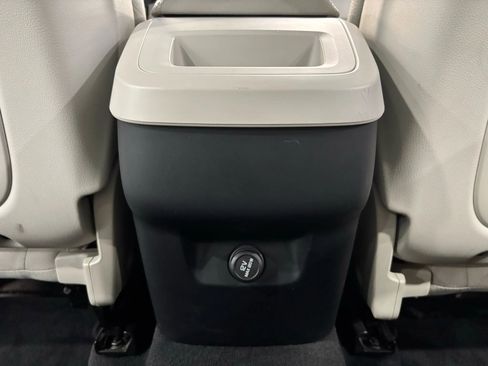 Used 2019 Volvo XC60 T5 Momentum w/ Premium Package image 28