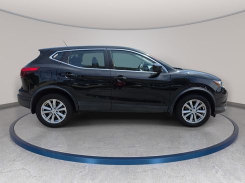 Used 2017 Nissan Rogue Sport S w/ S Appearance Package AWD/4WD image 4