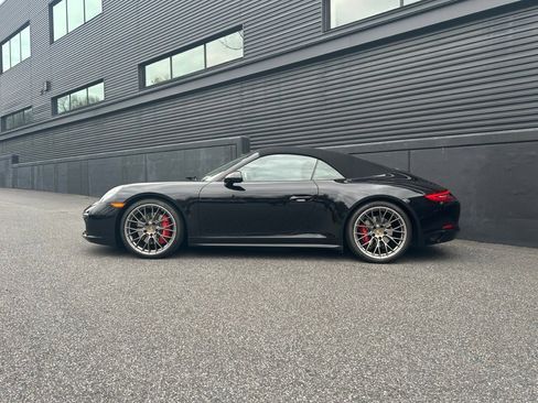 Certified 2017 Porsche 911 Carrera 4S image 2