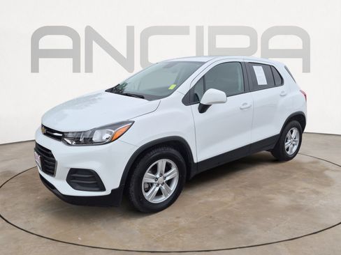 Used 2022 Chevrolet Trax LS w/ Tint and Cruise Package FWD image 6