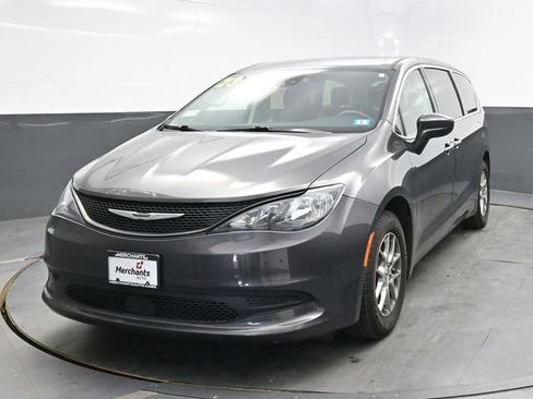 Used 2023 Chrysler Voyager LX image 2
