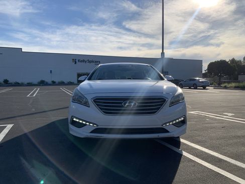Used 2015 Hyundai Sonata SE image 2