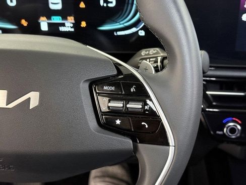 Used 2023 Kia Niro EX image 34