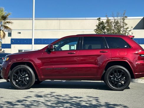 Used 2022 Jeep Grand Cherokee Laredo X AWD/4WD image 7