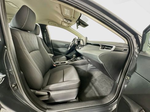 Used 2025 Toyota Corolla LE FWD image 29