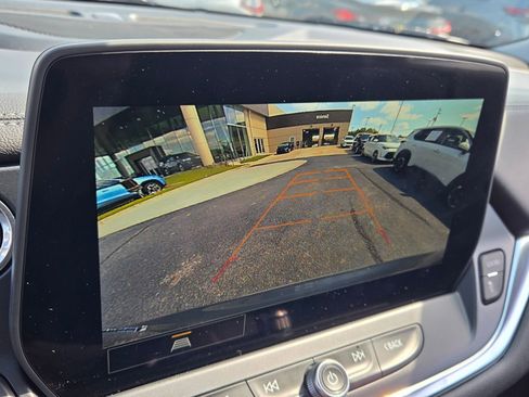 Used 2025 Chevrolet Blazer LT FWD image 19