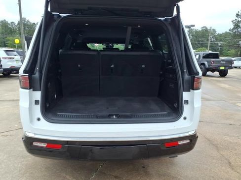 Used 2024 Jeep Wagoneer Series III AWD/4WD image 20