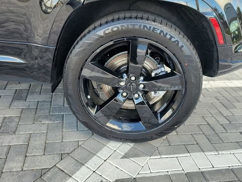 New 2026 Land Rover Defender 110 X-Dynamic SE image 13