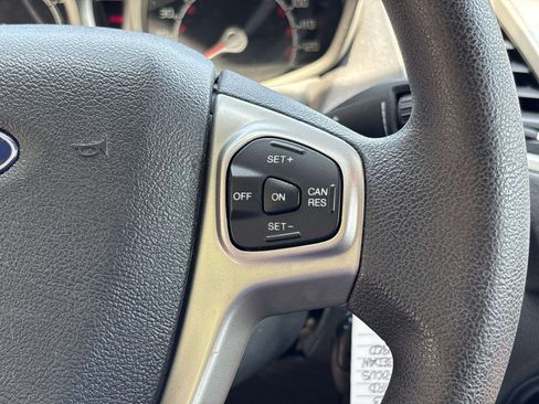 Used 2013 Ford Fiesta SE FWD image 17